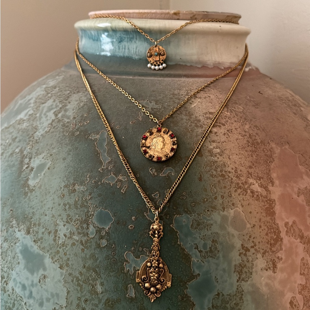 Multilayer Faux Gold Chain Necklace with Intricate Pendants